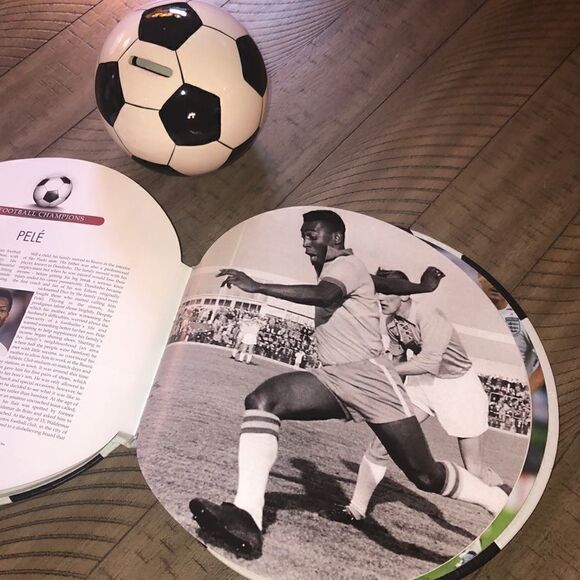 🥅 ⚽️ Soccer ⚽️ Set Vegan Leather Book with Pele Stars ⭐️ of Soccer Ball Bank 🏦 - Picture 1 of 17